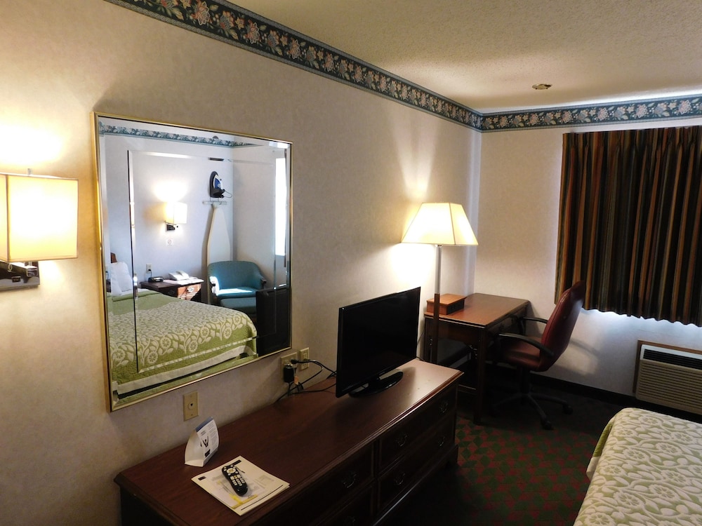Standard Room, 1 King Bed - Photo 5