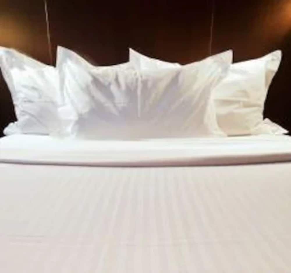 Standard Room, 1 Queen Bed photo 3