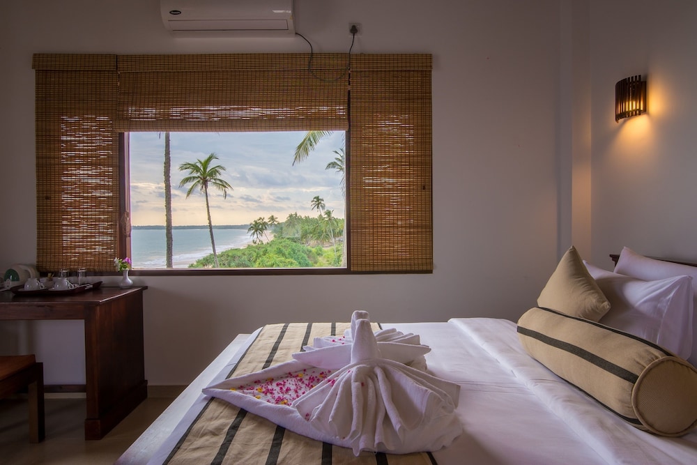 Deluxe Double Room, Balcony, Partial Ocean View photo 2