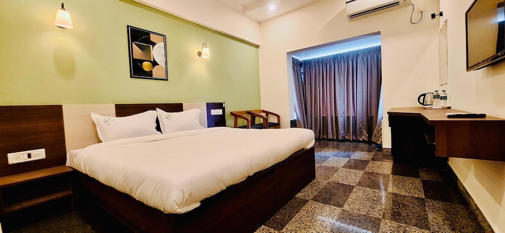 Superior Double Room, Pool View