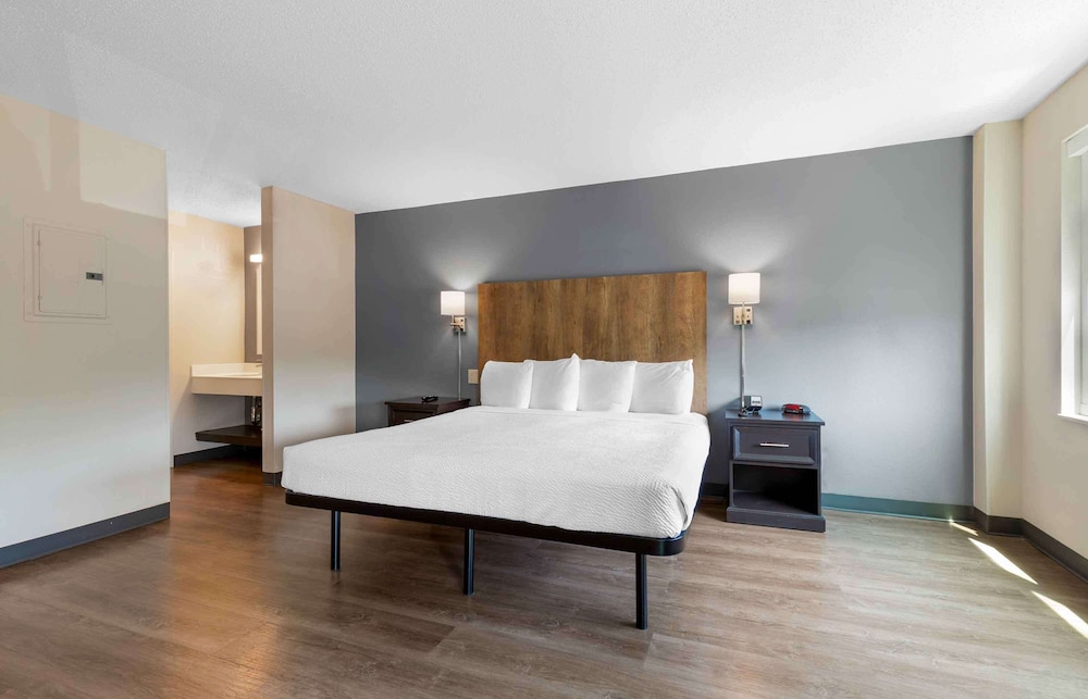 Suite, 1 King Bed with Sofa bed, Non Smoking - Photo 1