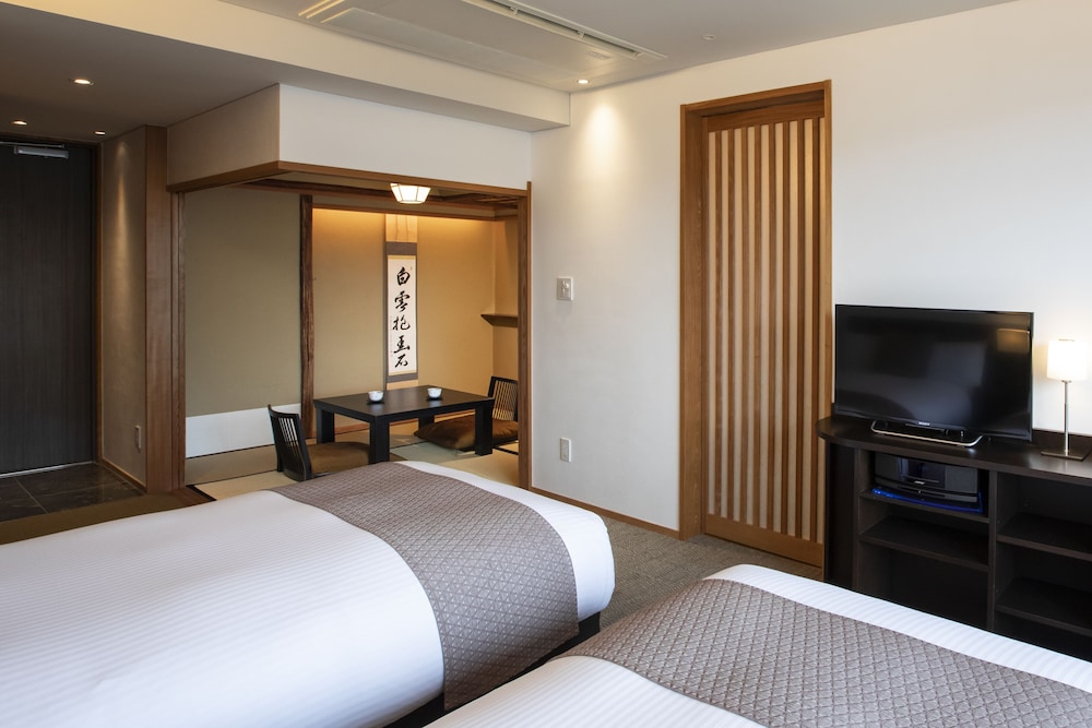 Premium Twin Room - Photo 5