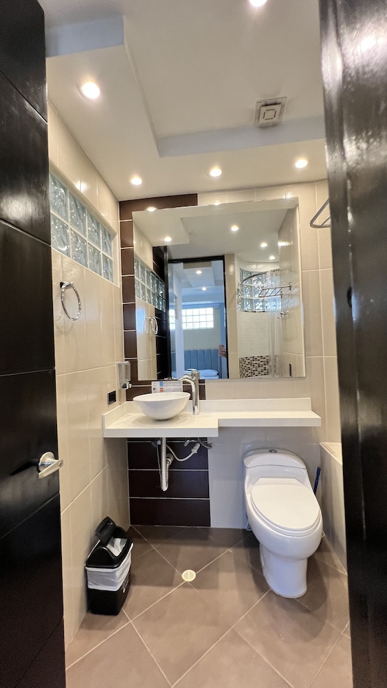 Deluxe Double Room, Multiple Beds - Photo 4