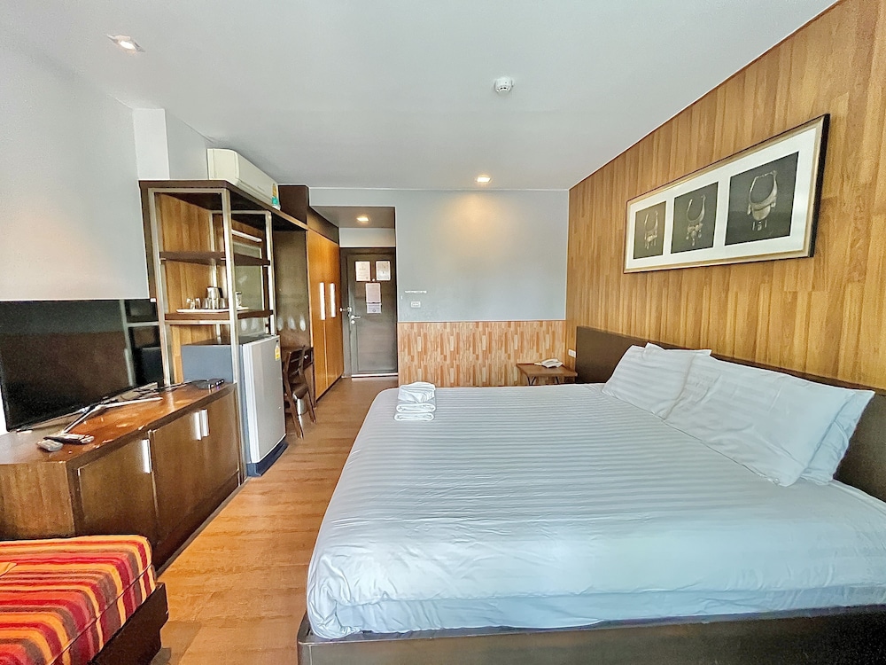 Deluxe Room - Photo 5