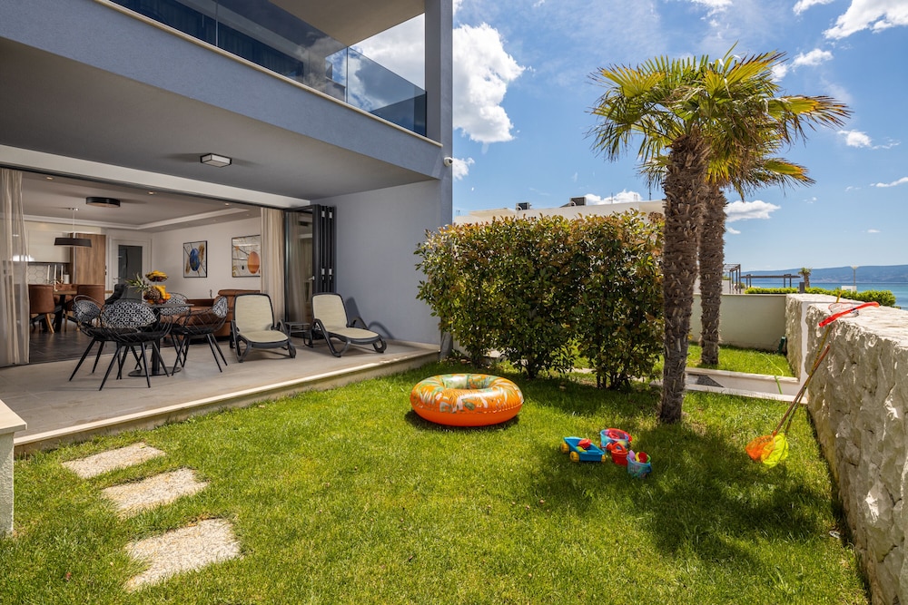 Superior Apartment, 2 Bedrooms, Sea View, Beachfront photo 3