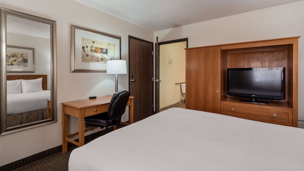 Standard Room, 1 Queen Bed, Accessible, Bathtub (Pet Friendly) photo 3