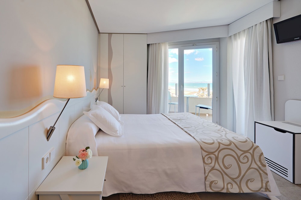 Standard Double Room, Balcony, Beach View