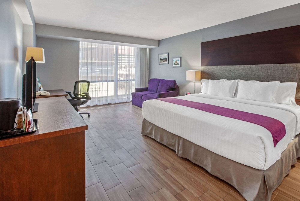 Executive Room, 1 King Bed, Non Smoking, City View - Photo 1