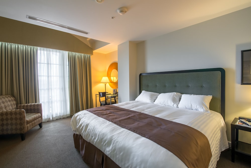 Superior Room, 1 King Bed, Balcony