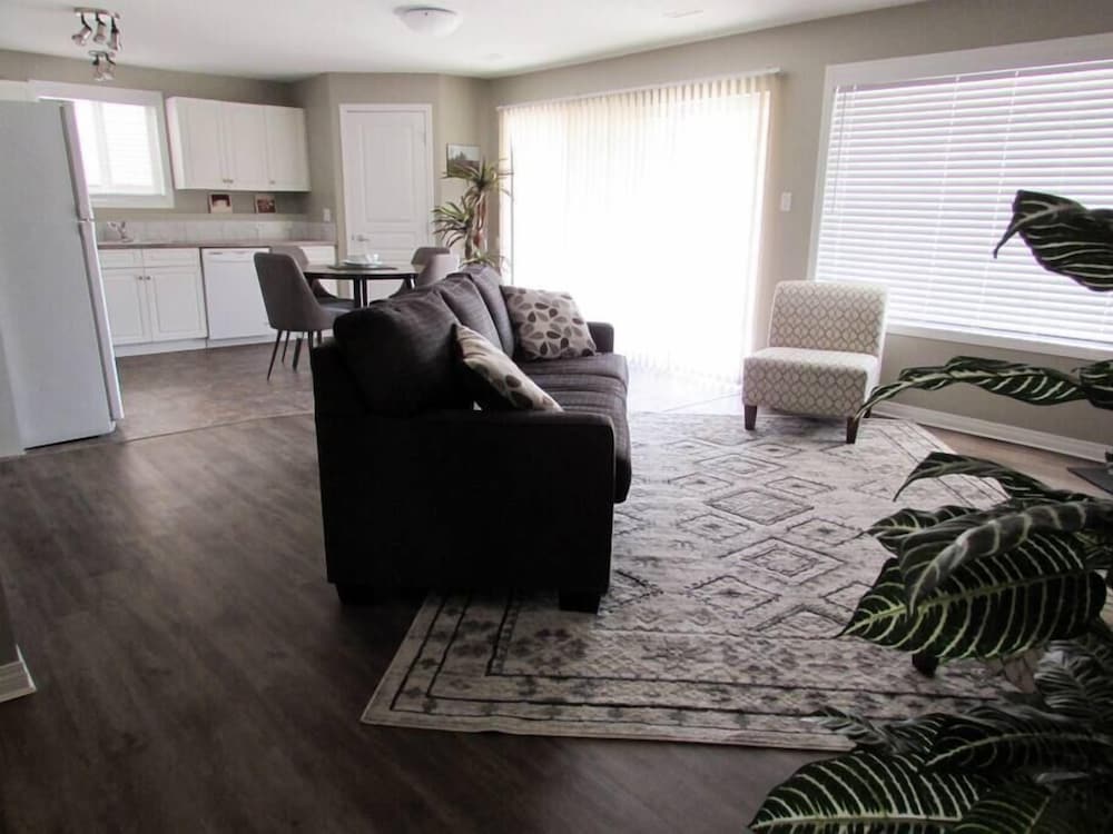 Villa (382A/B) photo 1
