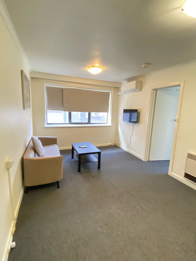Executive One Bedroom Apartment - Albert Street Building - Photo 9
