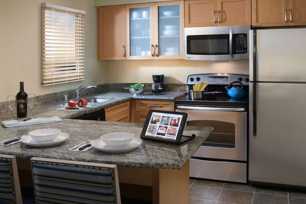 Suite, 1 Bedroom, Accessible (Mobility/Hearing) - Photo 1