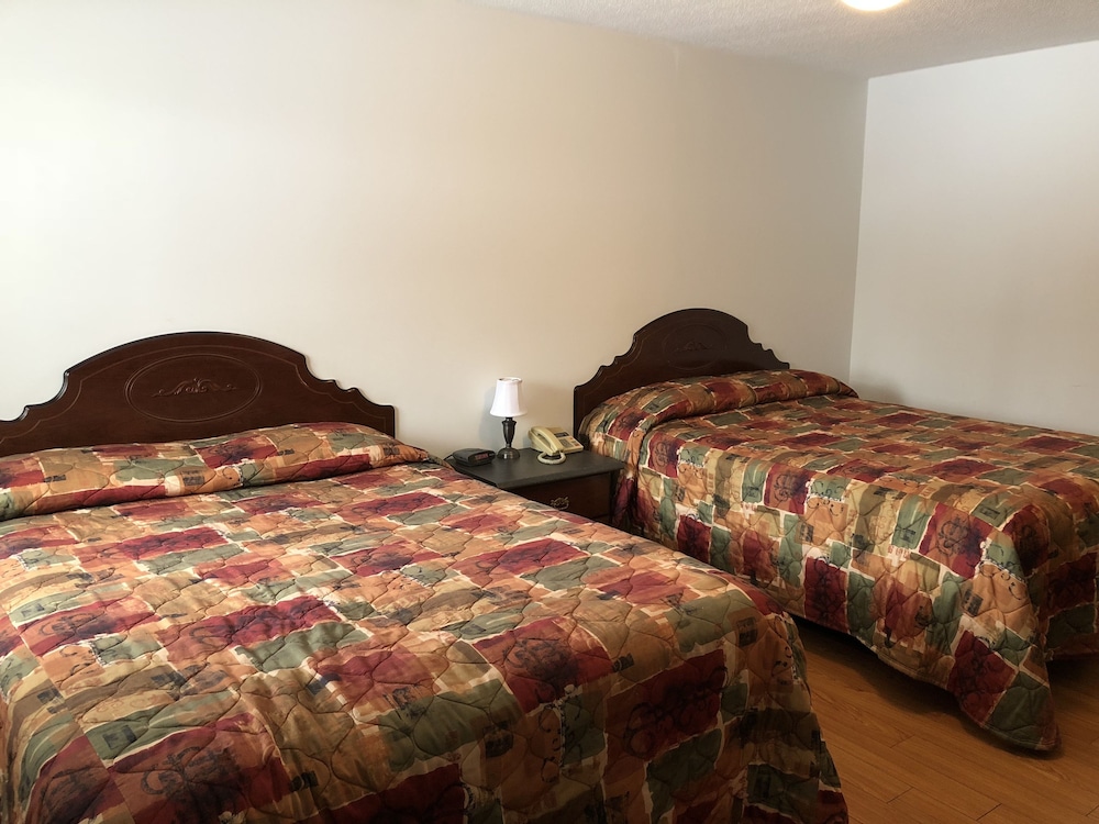 Room, 2 Queen Beds photo 2