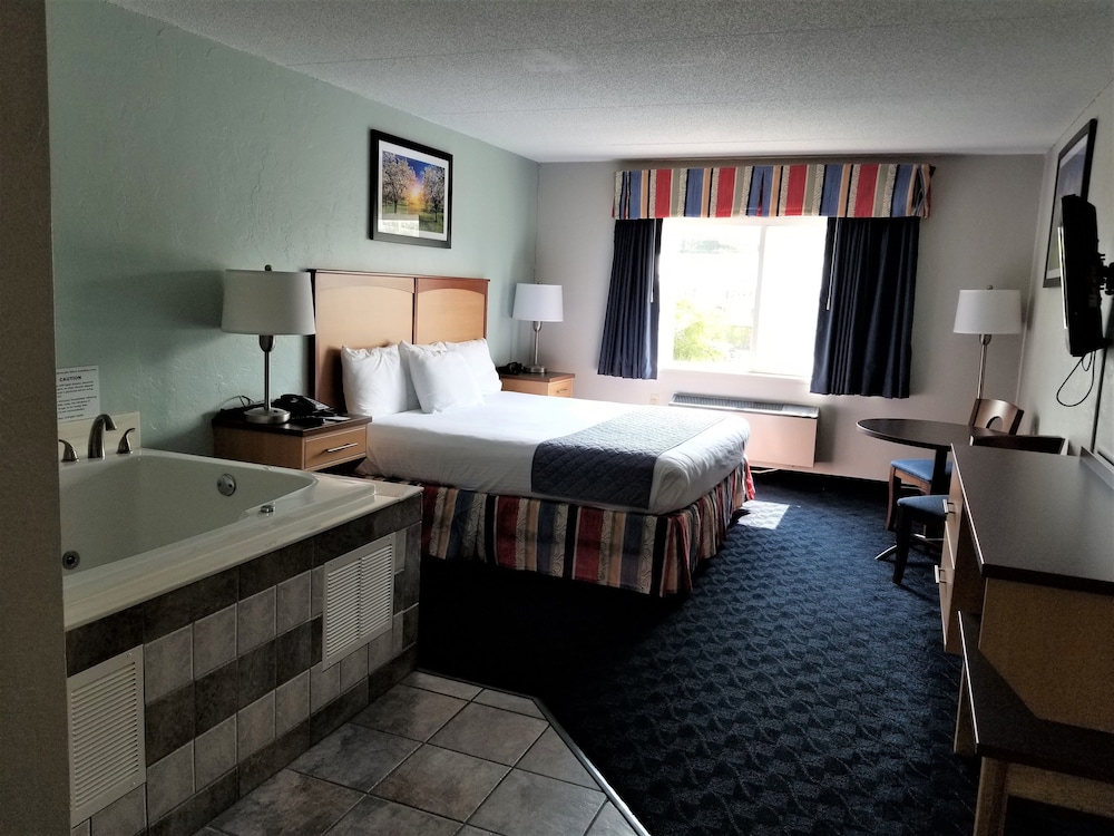 Standard Room, 1 King Bed, Hot Tub photo 1