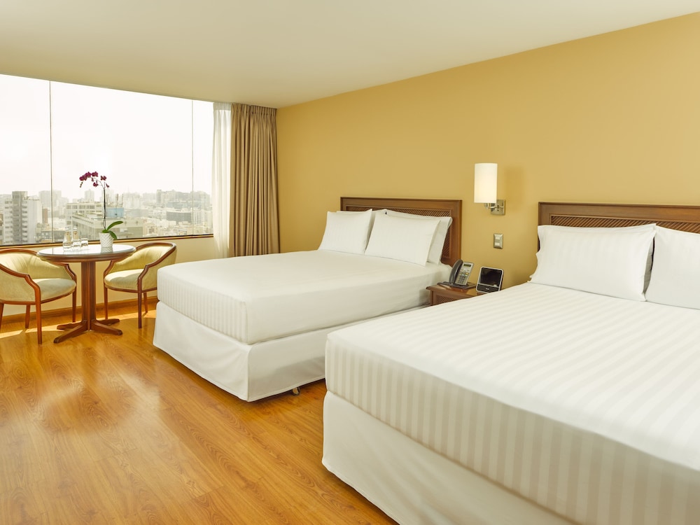Standard Room, 2 Queen Beds photo 3