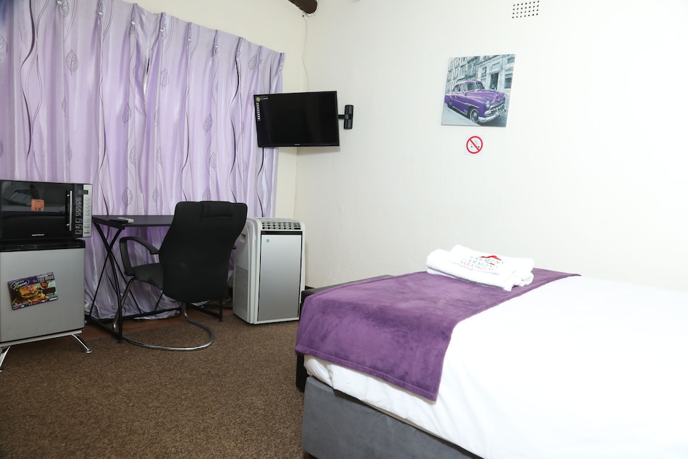 Comfort Room (Purple Room) photo 1