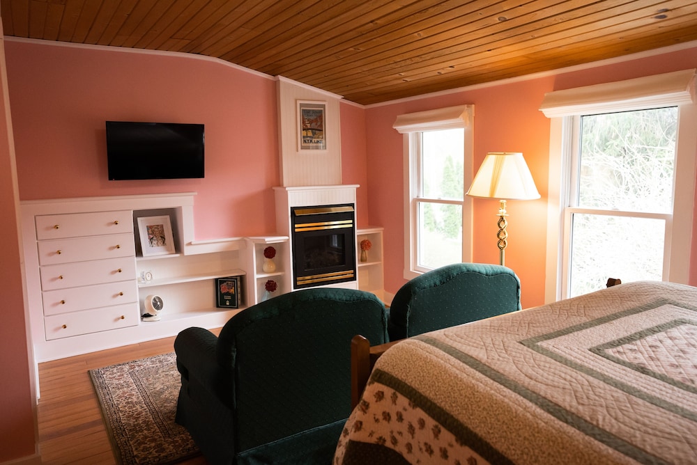 Room, 1 Queen Bed, Non Smoking, Garden View photo 2