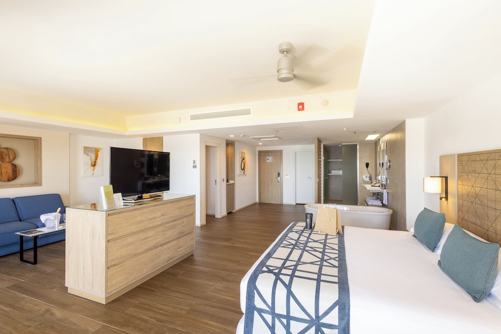 Suite, Oceanfront (elite Club, U)