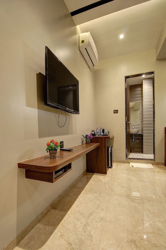 Business Room - Photo 21