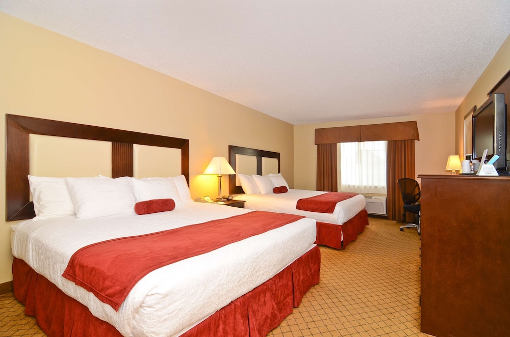 Standard Double Room, Multiple Beds, Non Smoking, Refrigerator & Microwave - Photo 1