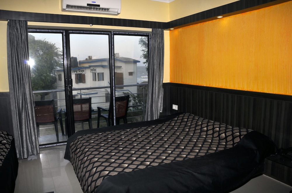 Family Single Room, 4 Bedrooms, Partial Ocean View photo 2
