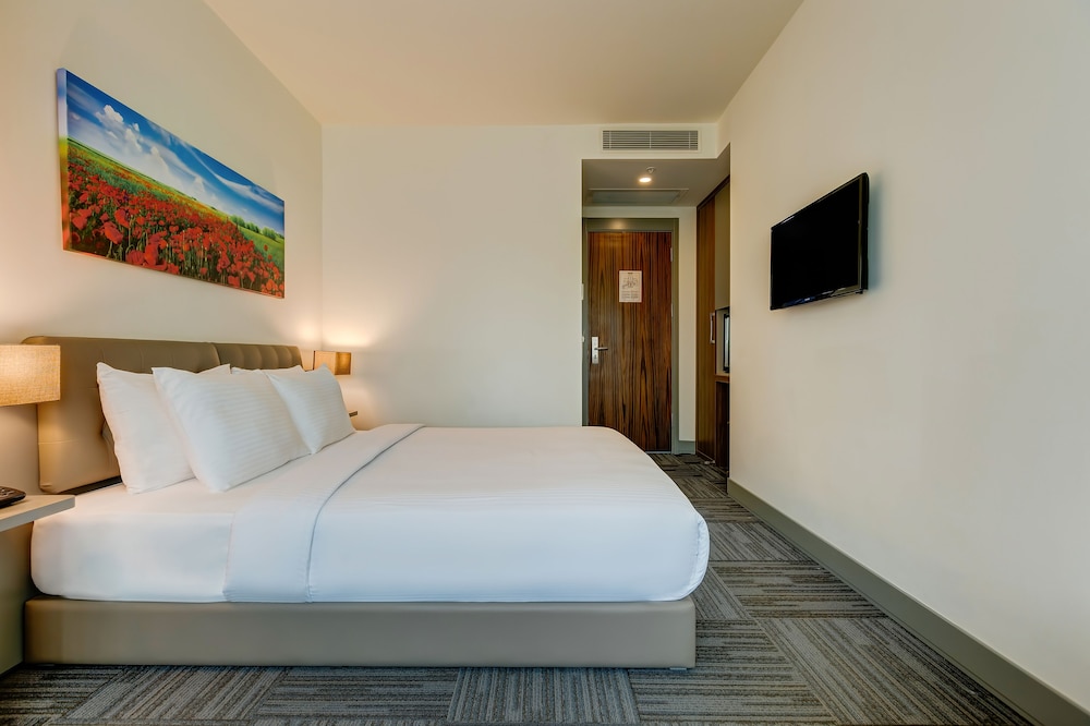 Family Room, 2 Bedrooms, Private Bathroom photo 2
