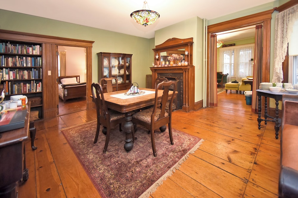 Marigold room photo 3