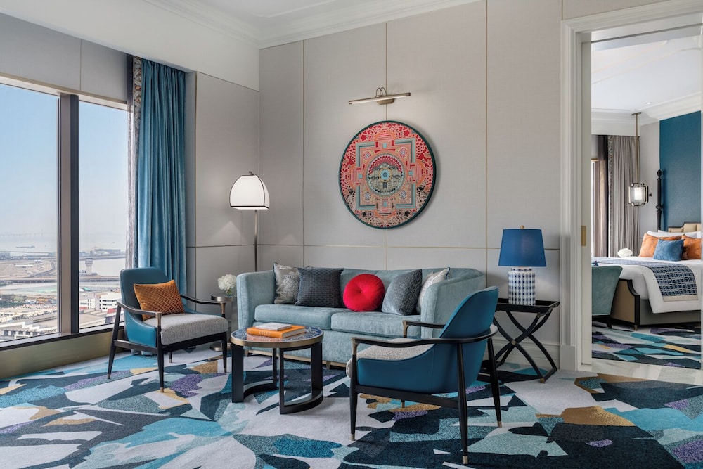 Corner Suite with Suite Privilege
