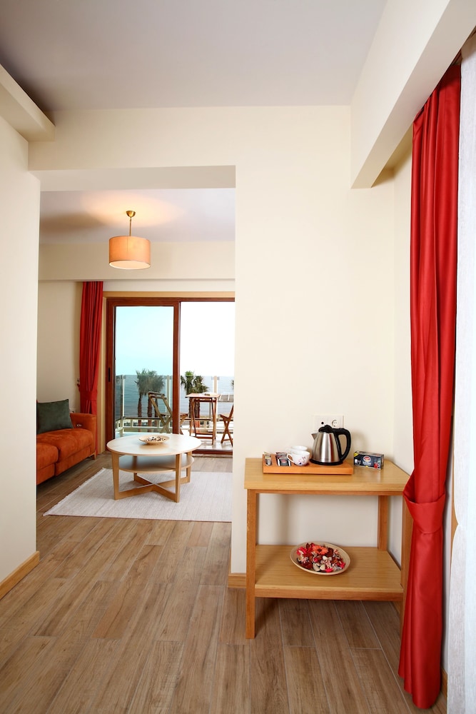 Deluxe Double Room, 1 Queen Bed, Sea View photo 3