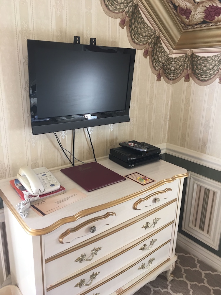 Standard Room, 1 Queen Bed, Private Bathroom, Mountain View, photo 6