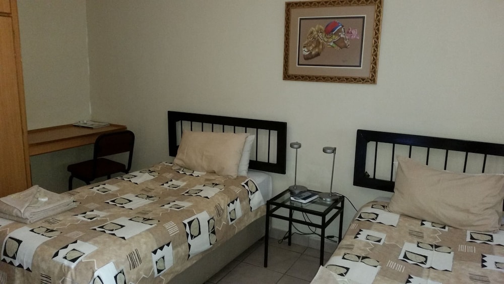 Family Room - Photo 2