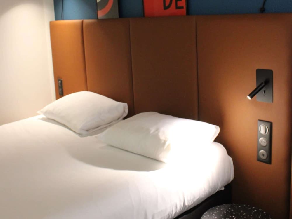Standard Double Room, 1 Double Bed (Port View) - Photo 11