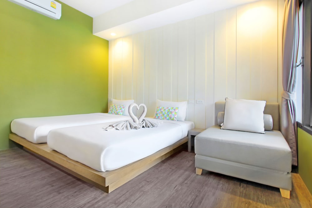 Signature Deluxe Twin Room photo 2