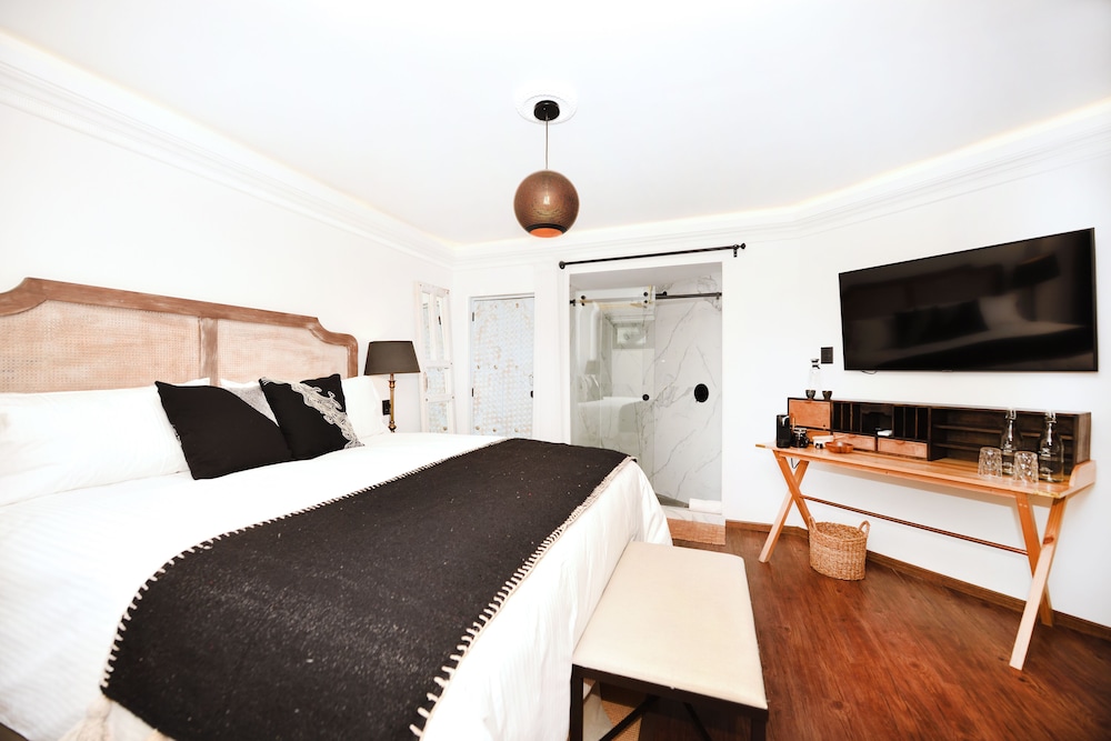 Standard Room, 1 Queen Bed
