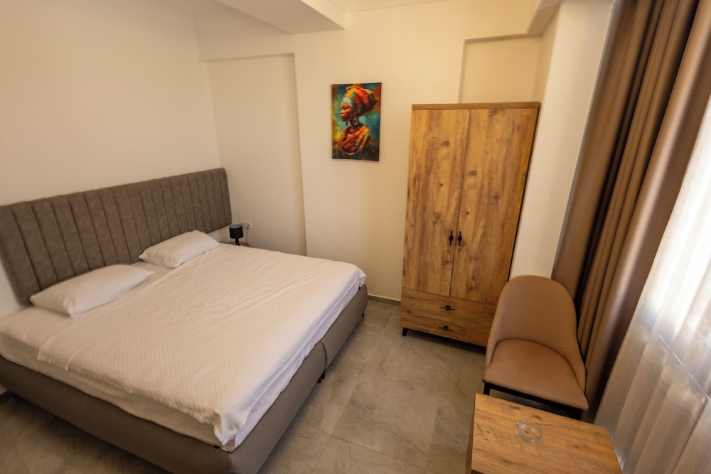 Standard Room, 1 Queen Bed, Sea View photo 3