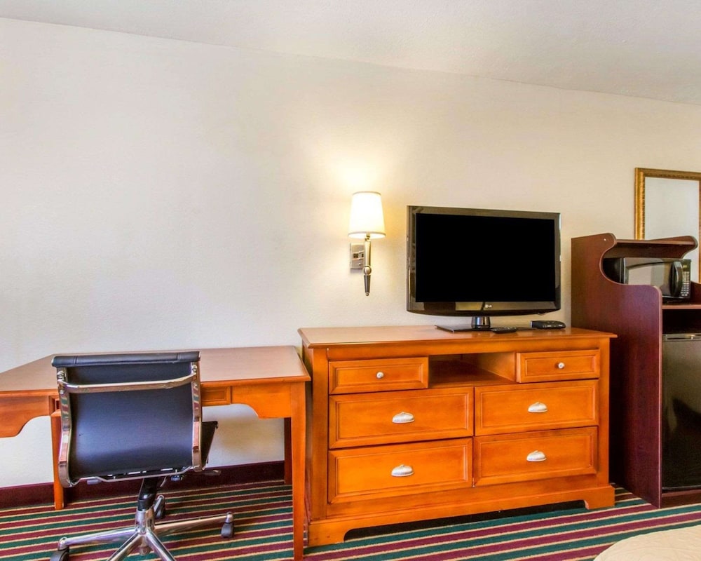 Standard Room, 1 Queen Bed - Photo 1