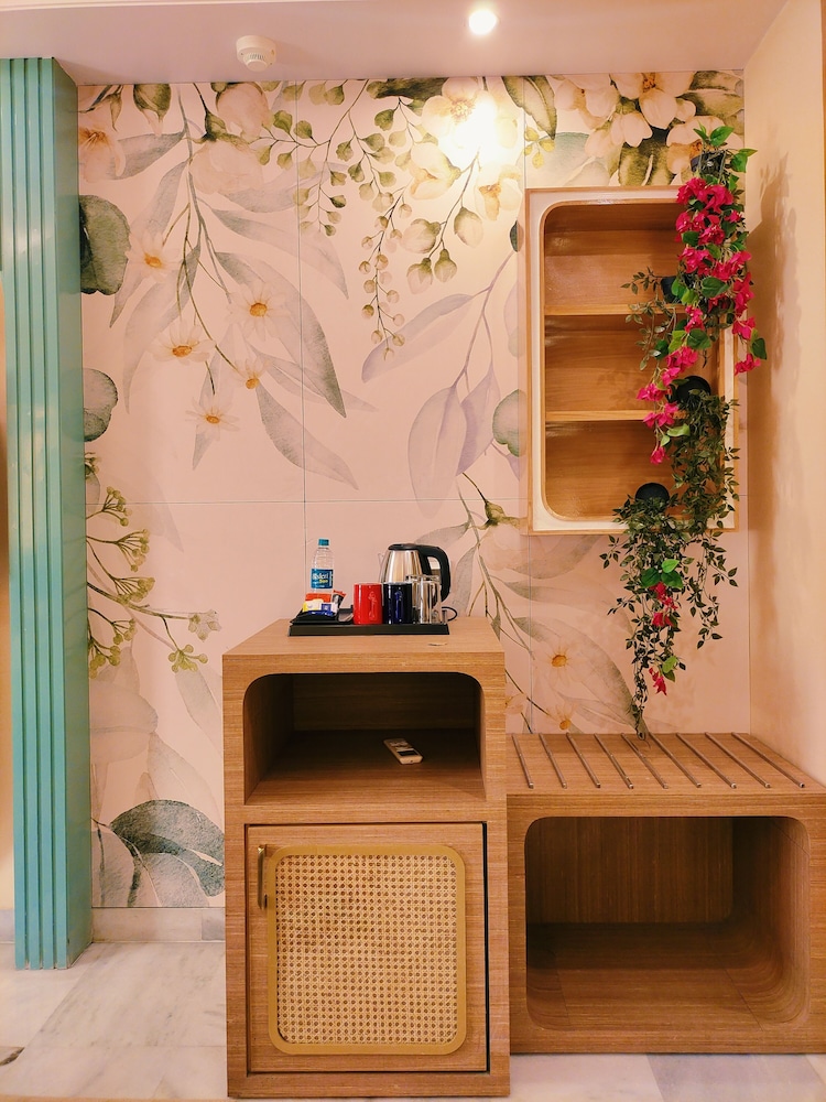 Bohemian Theme Room with Artistic Rattan decor & Designer Washroom photo 2