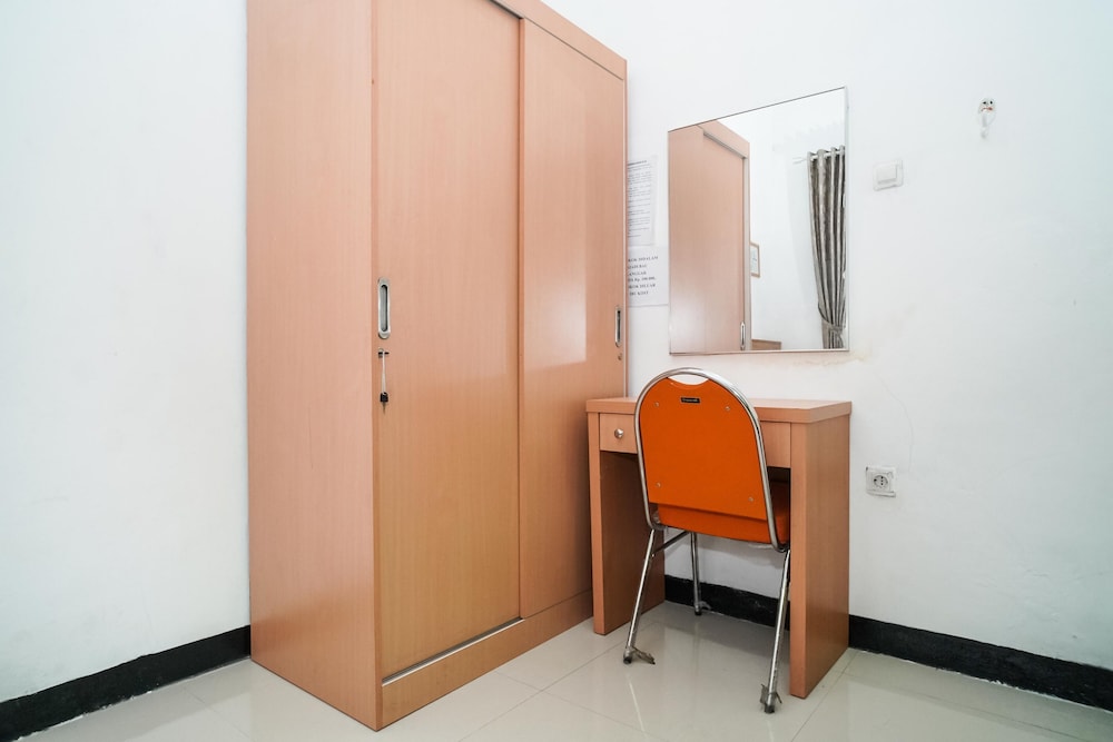 Standard Single Room, Shared Bathroom photo 2