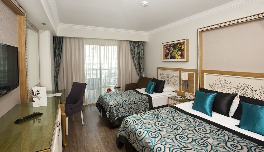 Standard Room, Partial Sea View photo 3