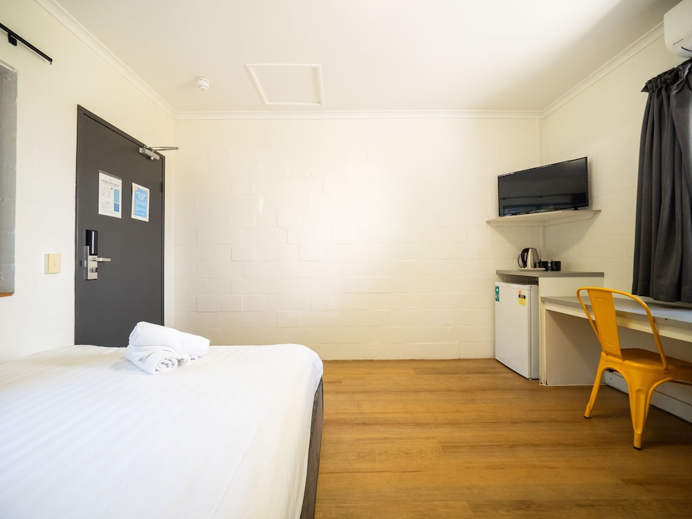 Queen Room with Ensuite photo 2