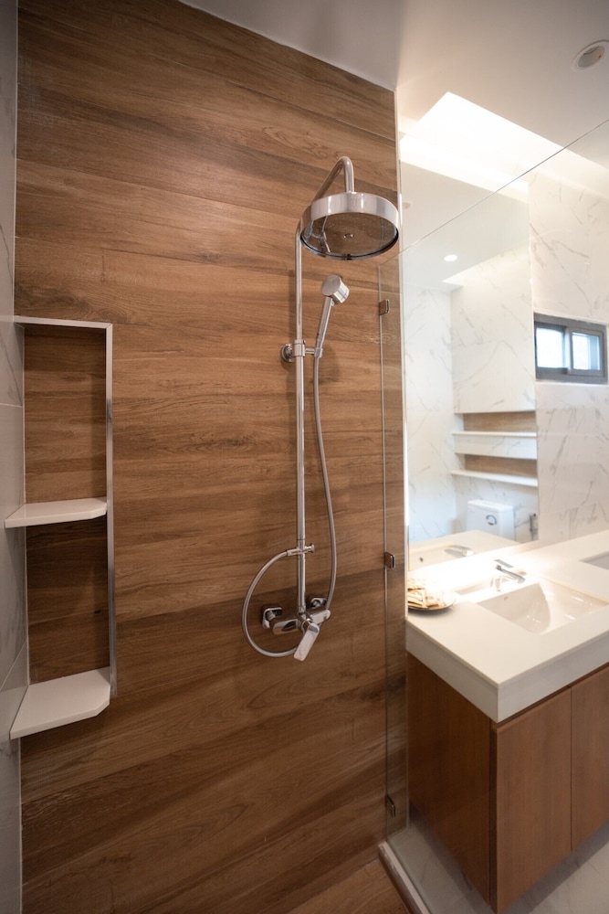 1 Bedrooms, Pool Access - Photo 4