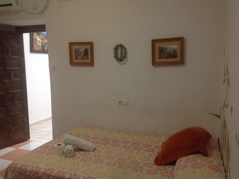 Habitación Triple Básica, Baño Privado.