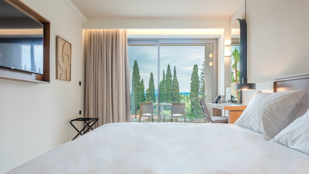Premium Room with Sea View - Photo 2