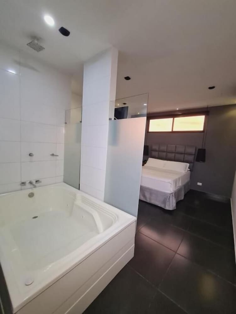 Exclusive Room, 1 Queen Bed, Non Smoking, Jetted Tub photo 3