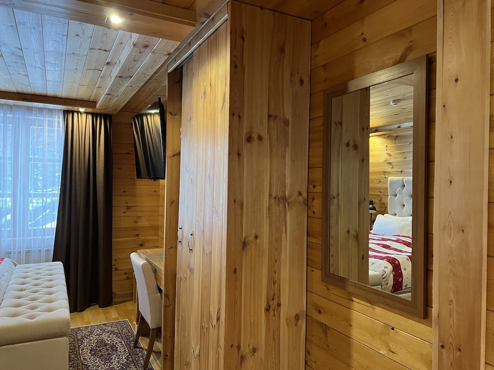 Deluxe Suite - Photo 7