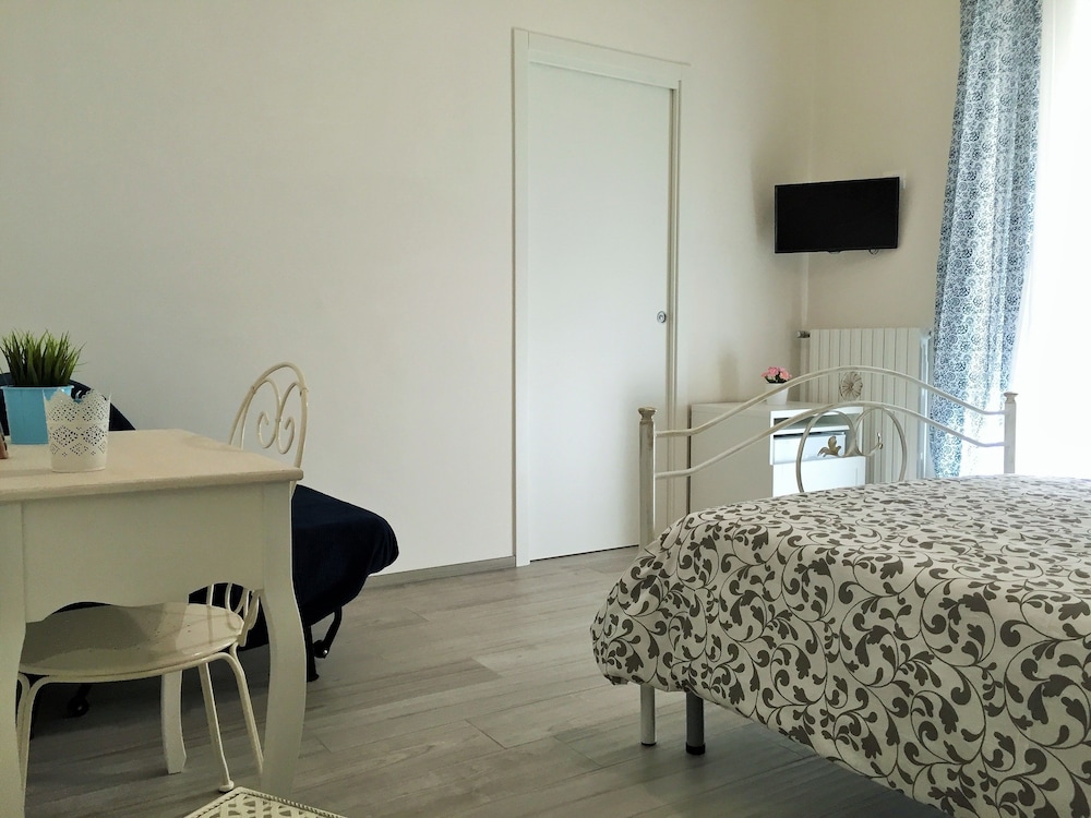 Deluxe Triple Room, Private Bathroom, City View photo 2