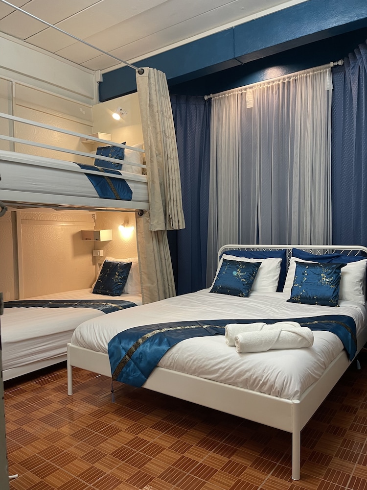 Superior Room 4 Pax With An Attached Shower Room & Private External Bathroom photo 2