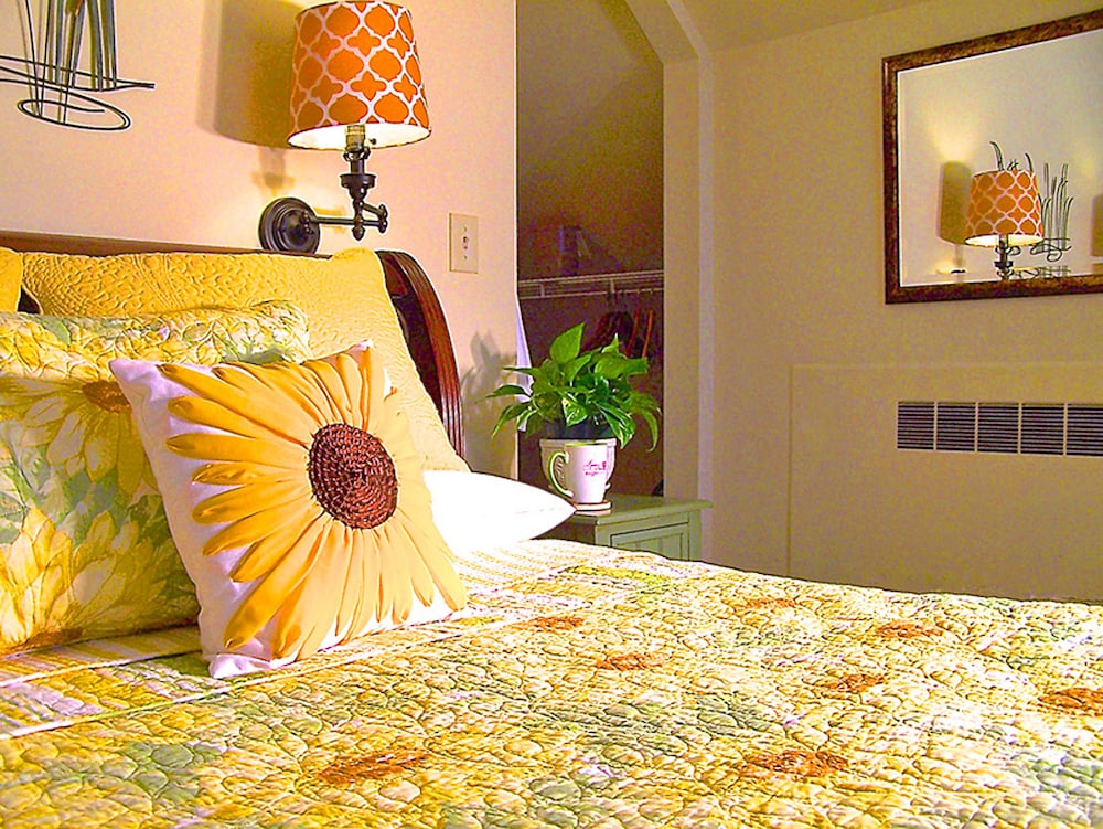 Luxury Room, 1 Queen Bed, Ensuite photo 1