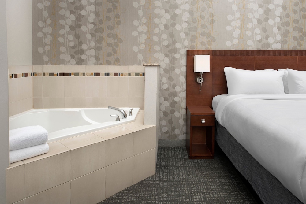 Deluxe Room, 1 King Bed - Photo 4