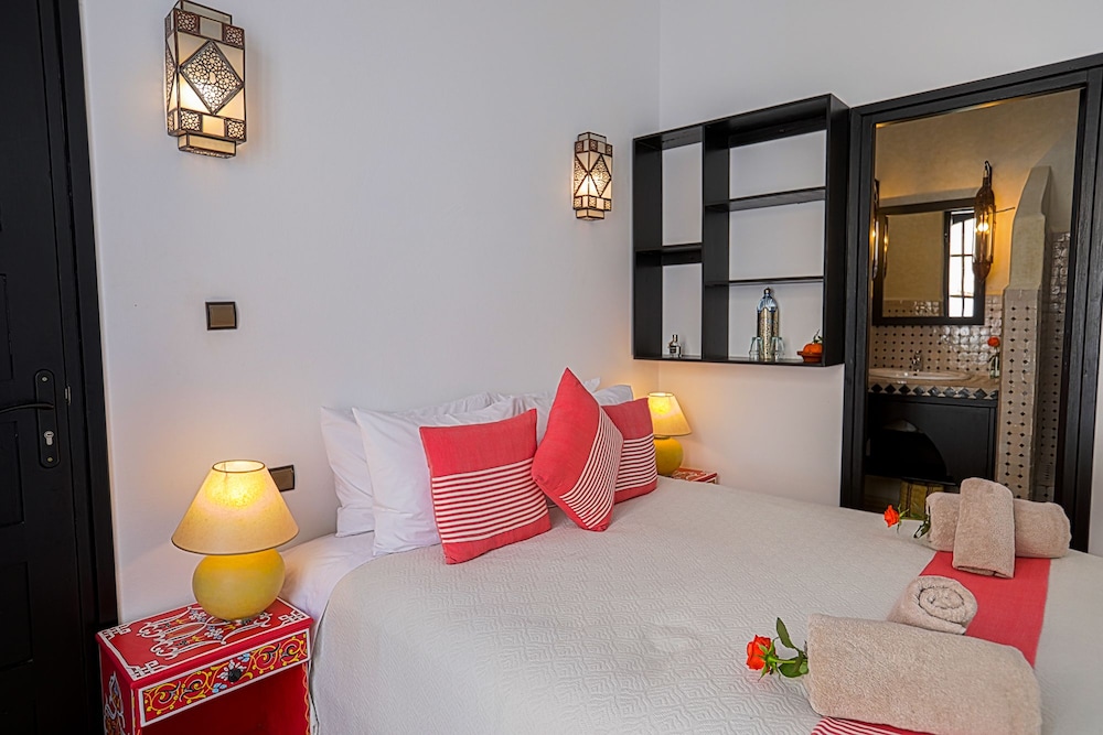 Standard Room, 1 Queen Bed photo 2